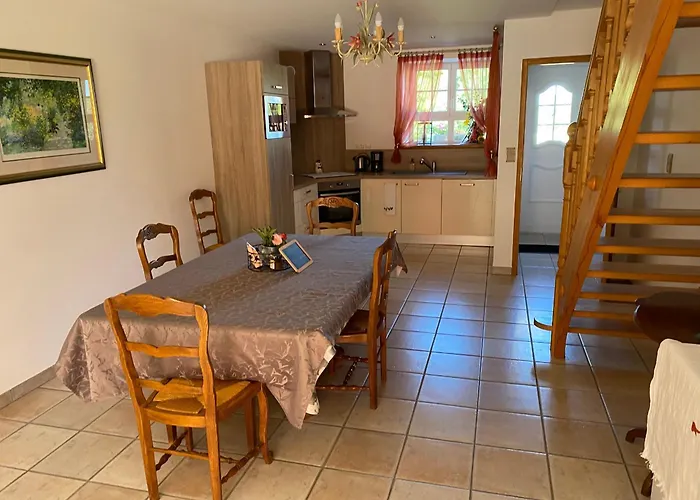 Hébergement de vacances Spacieux Avec Piscine Et Terrasse En Village - Fr-1-589-637 Hennecourt